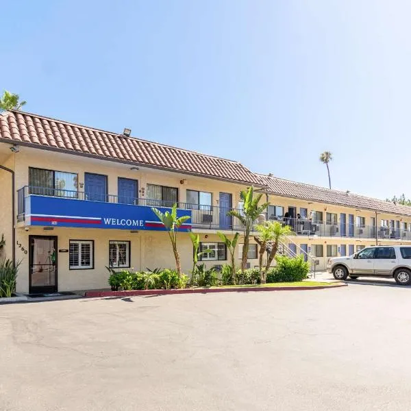 Motel 6 Riverside, CA - UCR East，位于里弗赛德的酒店