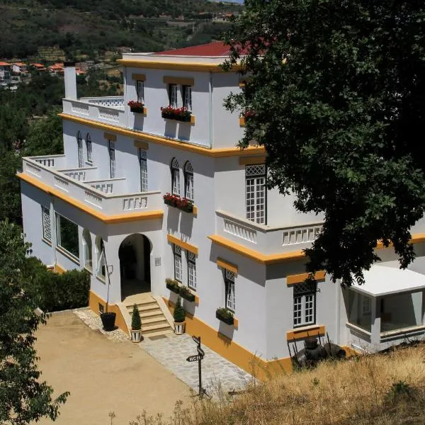 拉梅格野营酒店，位于Vila Pouca的酒店