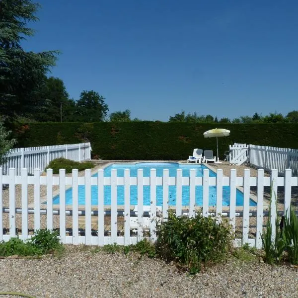 LE CLOS D'EMELINE，位于Sainte-Terre的酒店