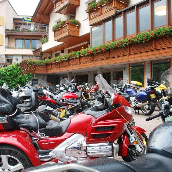 Alps Oriental Wellness HOTEL，位于Prosto di Piuro的酒店