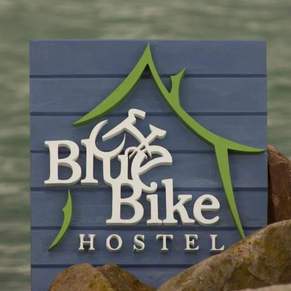 Blue Bike Hostel，位于鲍洛通塞迈什的酒店