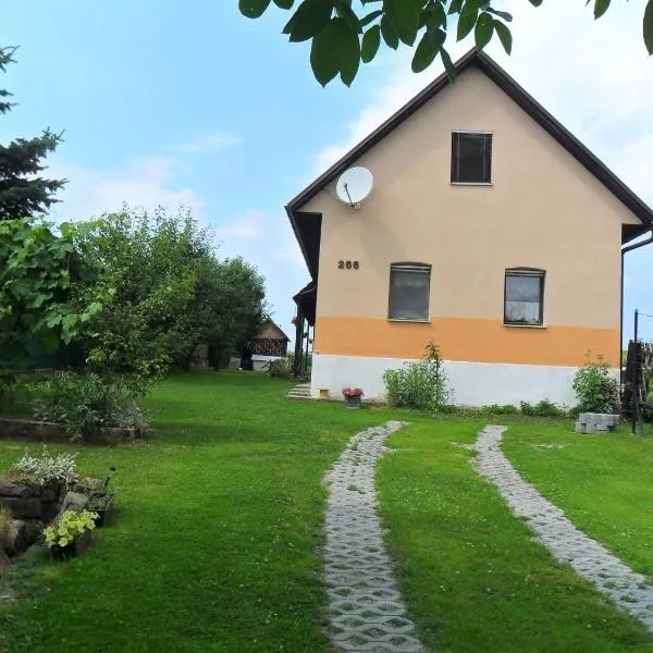 Útulná chalupa za potokom Sklené，位于Sklené的酒店