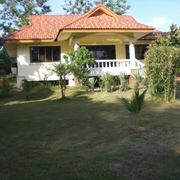 花园之家度假屋，位于Ban Lao的酒店