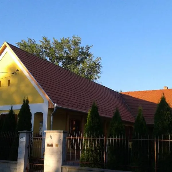Döröcske Vendégház，位于Nagykónyi的酒店