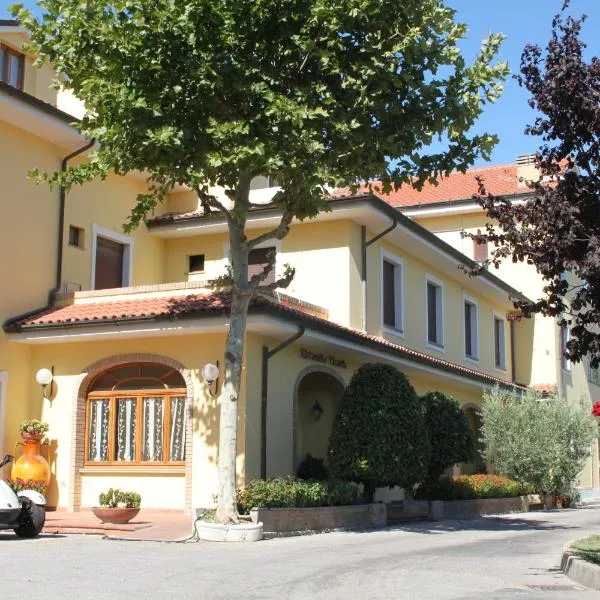 吉拉索酒店，位于西维尔诺瓦·马尔凯的酒店