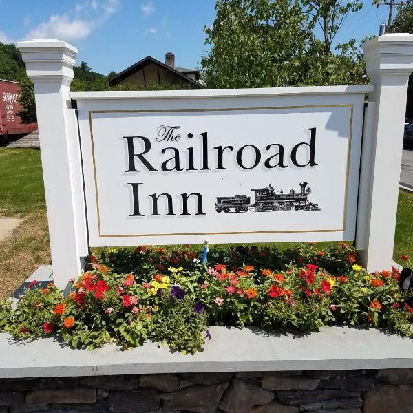 The Railroad Inn，位于Hartwick Seminary的酒店