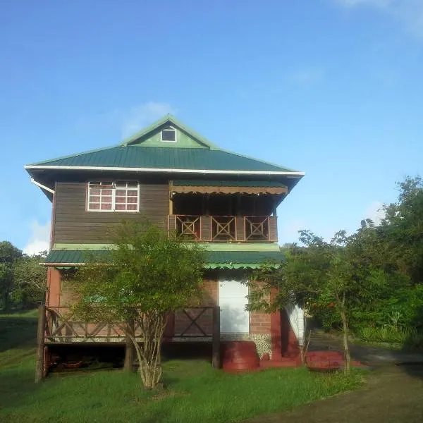 Seawind Cottage Authentic St.Lucian Accommodation near Plantation Beach，位于格罗斯岛的酒店