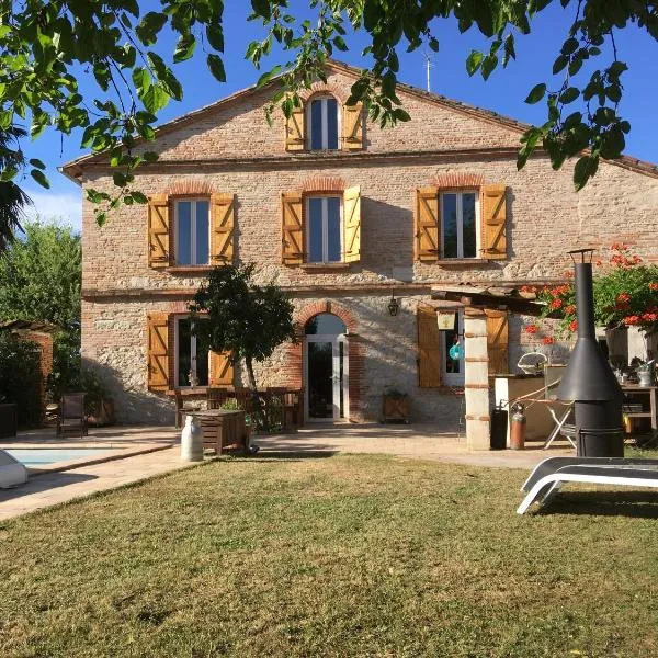 La Ferme aux portes de Montauban - Avec piscine，位于Réalville的酒店