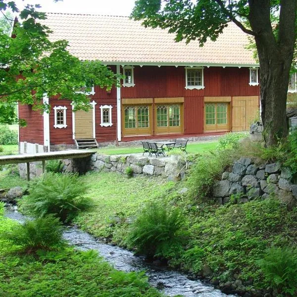比约卡斯多加德住宿加早餐旅馆，位于Tjällmo的酒店