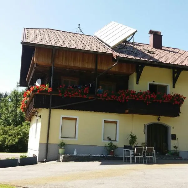 idyllischer Landhof Nähe Millstättersee Ferienwohnung mit Balkon，位于Fresach的酒店