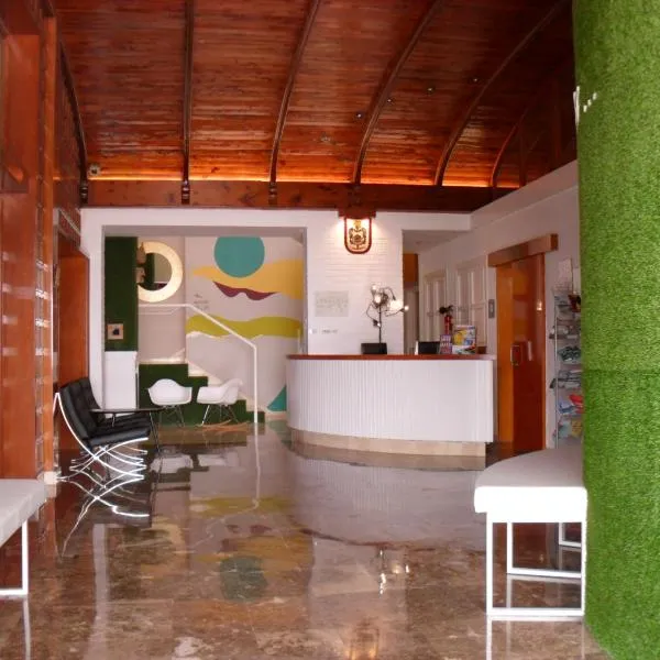 罗蒙特卡罗酒店，位于Casas Nuevas的酒店