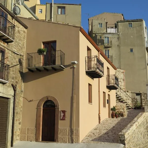 Porta Baciamano，位于Geraci Siculo的酒店