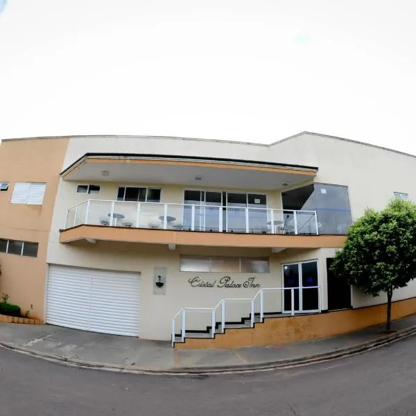 Cristal Palace Inn，位于林斯的酒店