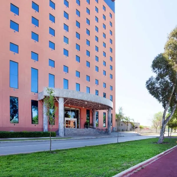 新拉雷多贝斯特韦斯特优质酒店及套房，位于Los Remolinos的酒店