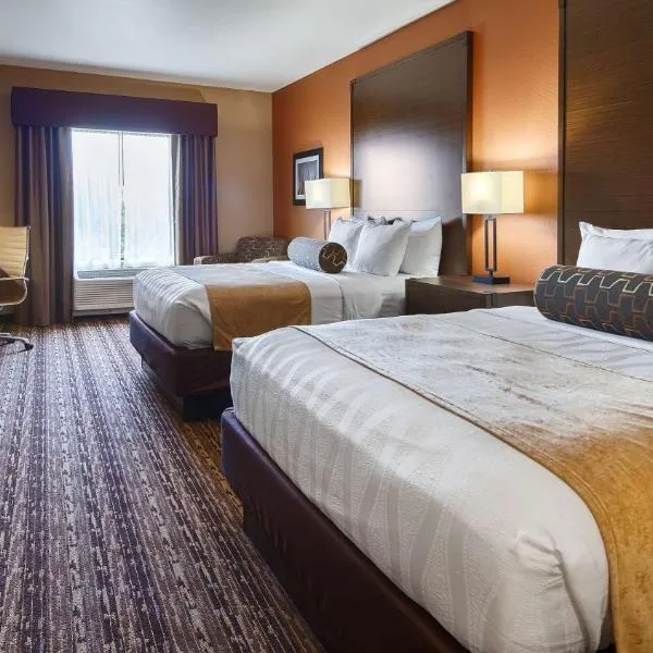 Best Western Plus Elmendorf Hotel San Antonio Hotel，位于Elmendorf的酒店