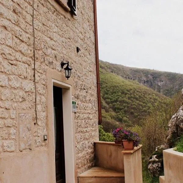 Casa Vacanze L'arco di Fondarca n.16，位于卡利的酒店