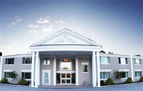 乔木岭酒店和会议中心，位于Carmel Park Estates的酒店