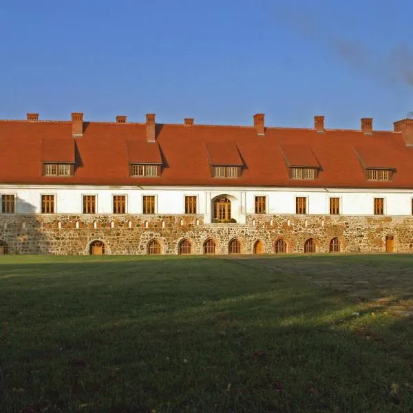 Klasztor Cedynia Hotel，位于Gadno的酒店