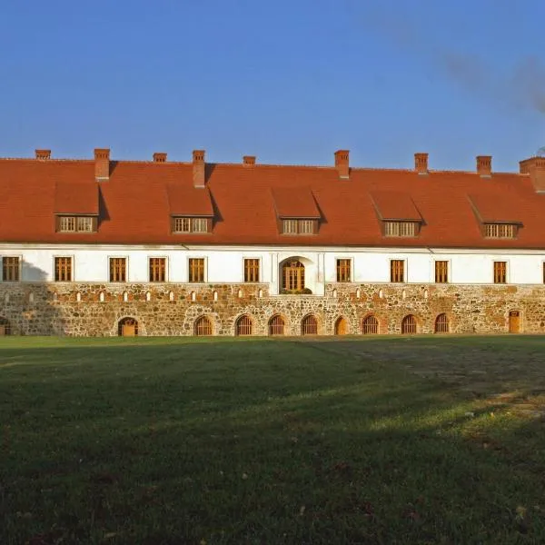 Klasztor Cedynia Hotel，位于Moryń的酒店