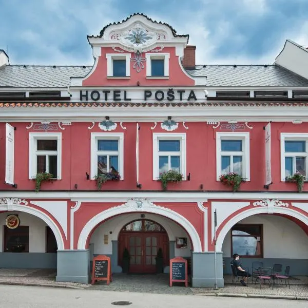 Hotel Pošta，位于Dobšín的酒店
