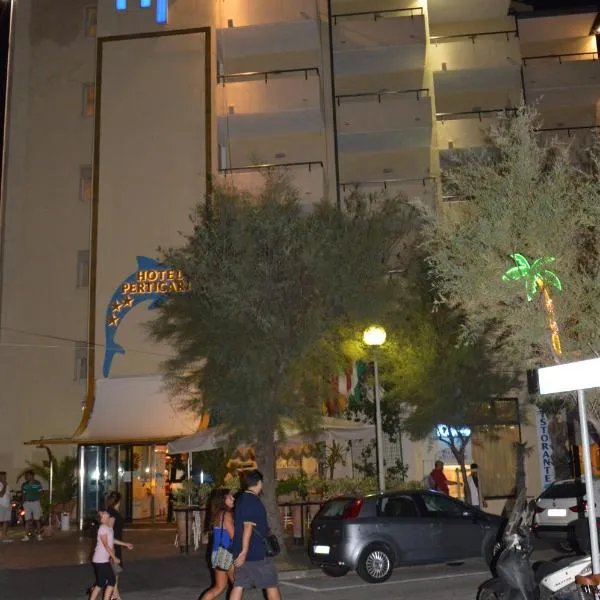 佩蒂卡利酒店，位于佩萨罗的酒店