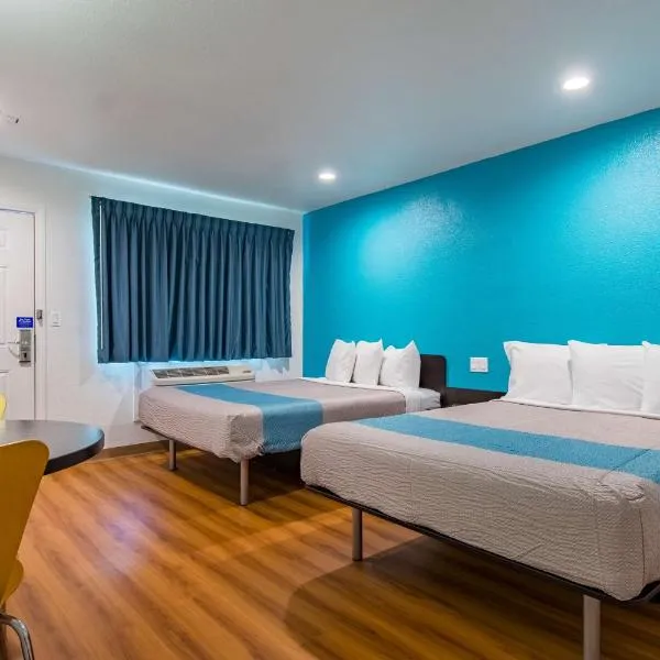 Motel 6-San Bernardino, CA - Downtown，位于圣贝纳迪诺的酒店