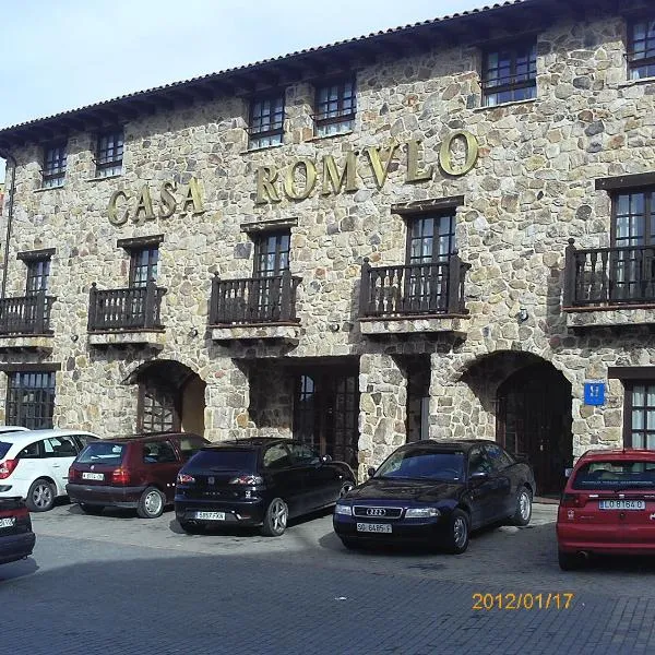 卡萨罗慕洛酒店，位于Regumiel de la Sierra的酒店