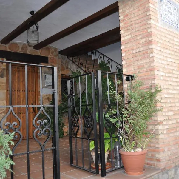 佩拉尔塔乡村骑警公寓酒店，位于圣地亚哥德拉埃斯帕达的酒店