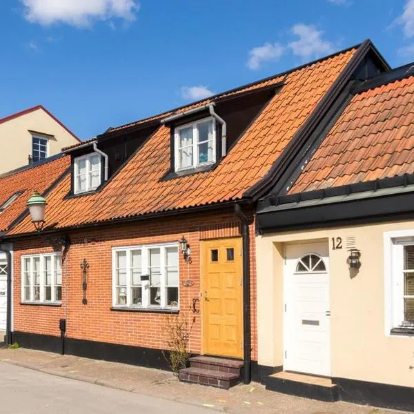 Charming townhouse，位于Skårby的酒店