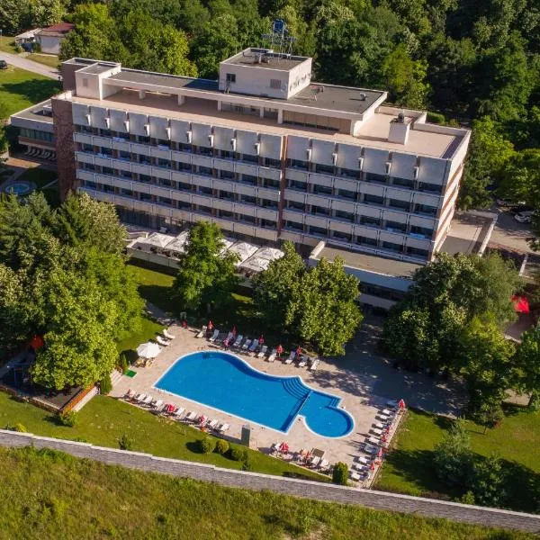 萨纳Spa酒店，位于Duvanlii的酒店