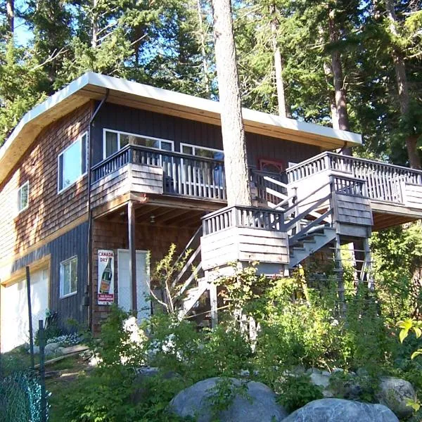 Malaspina Strait Cottage，位于鲍威尔里弗的酒店