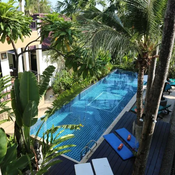 Cocoville Phuket - SHA Plus，位于查龙的酒店