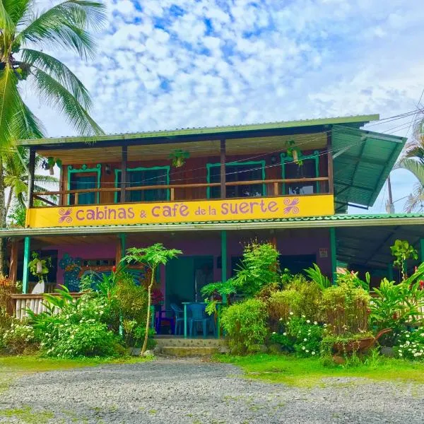 Cafe de la Suerte，位于帕沃内斯的酒店