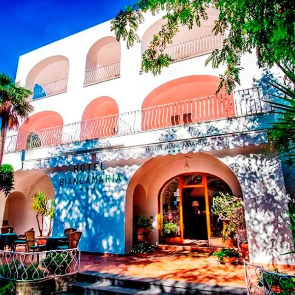毕安卡玛利亚酒店，位于阿纳卡普里的酒店