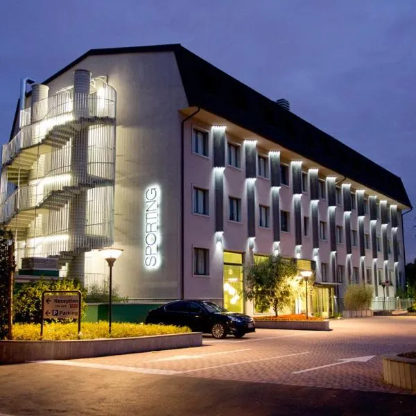 科伦约体育酒店，位于阿格拉泰布里亚恩扎的酒店