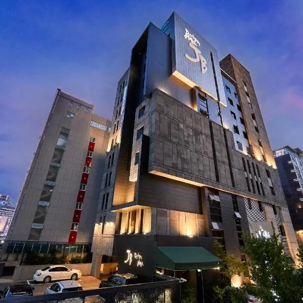JB设计酒店，位于Songjeong的酒店
