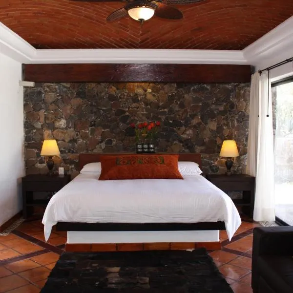 墨西哥高尔夫及马术别墅度假酒店，位于El Peñón的酒店