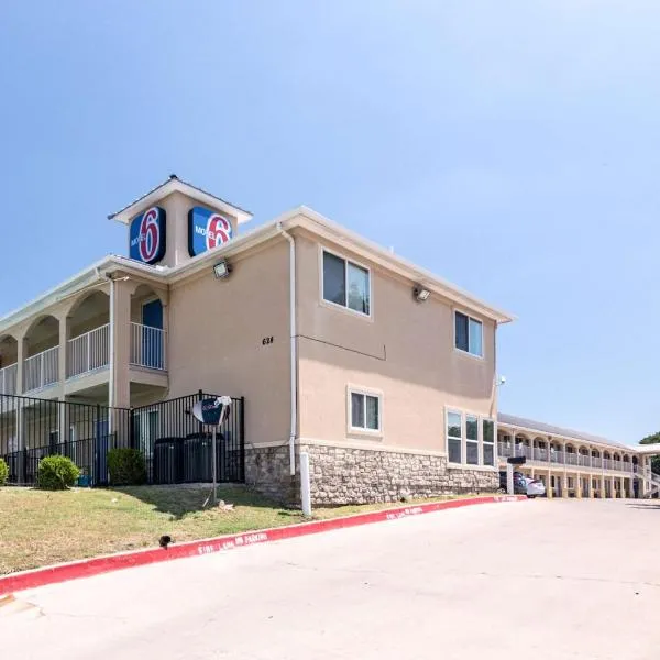 Motel 6-Azle, TX，位于Rhome的酒店