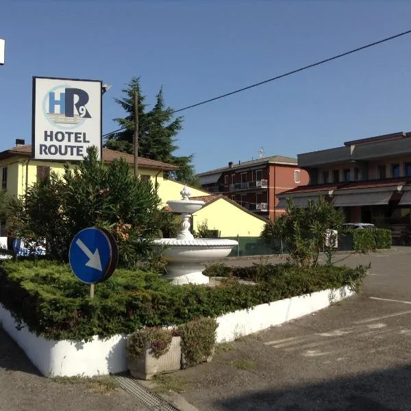 Hotel Route 9，位于Carpaneto Piacentino的酒店