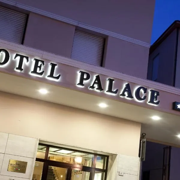 皇宫酒店，位于西维尔诺瓦·马尔凯的酒店