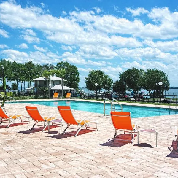 Key West Resort - Lake Dora，位于Mid Florida Lakes的酒店