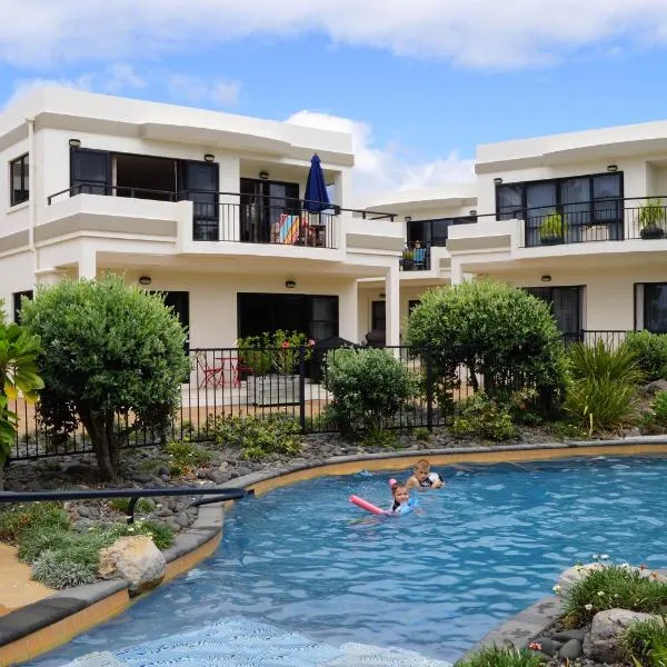 帕瓦努伊海风度假公寓，位于Opoutere的酒店