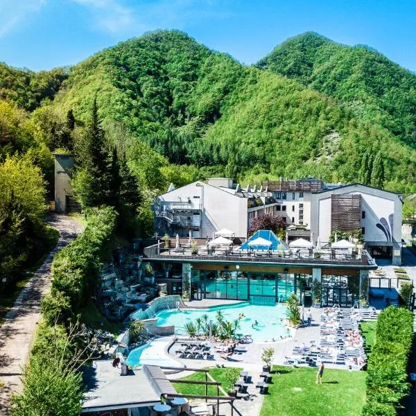 罗赛欧优若泰尔梅疗养度假酒店，位于Montecoronaro的酒店