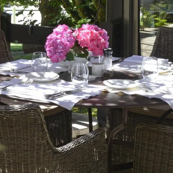 Logis Hotel - Restaurant Le Relais de Comodoliac，位于圣瑞尼安的酒店