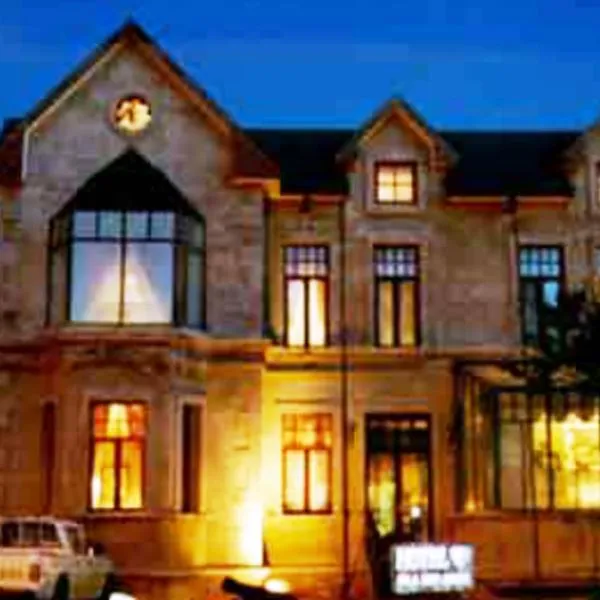 雷伊豪尔赫岛酒店，位于蓬塔阿雷纳斯的酒店