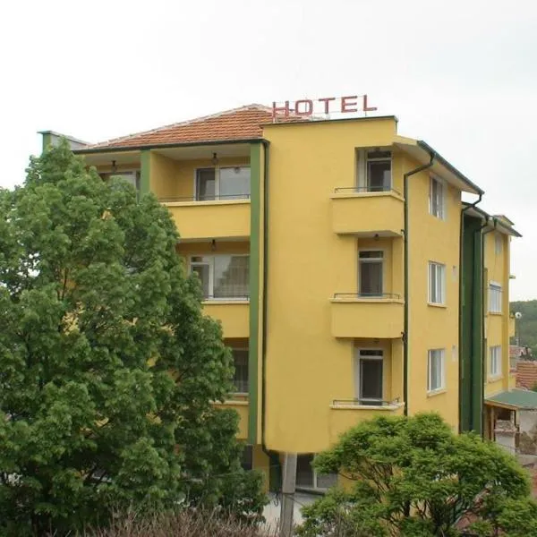 Hotel Triumph，位于Tvŭrditsa的酒店