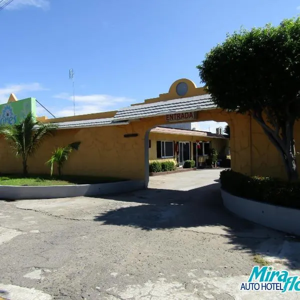 Autohotel Miraflores，位于博卡德尔里奥的酒店