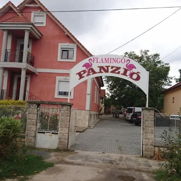 Flamingó Panzió，位于Csór的酒店