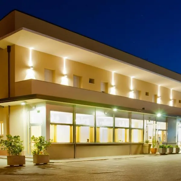 切萨雷酒店，位于鲁比科内河畔萨维纳诺的酒店