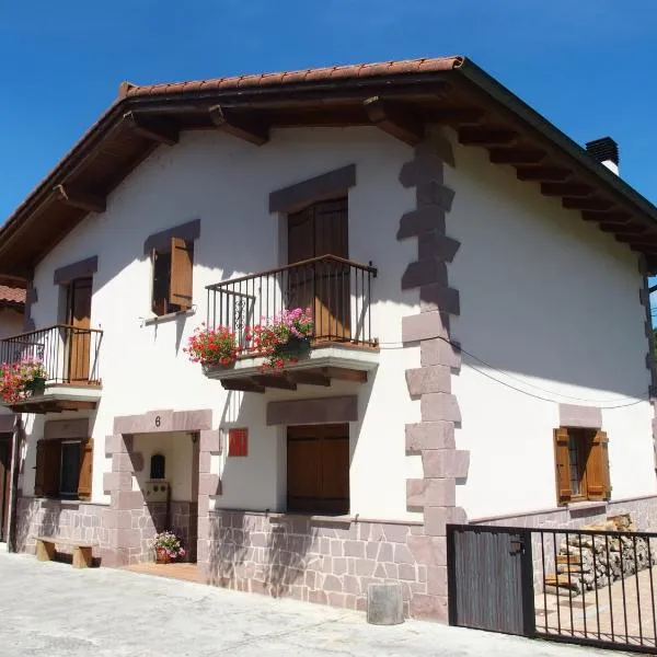 Casa Rural Txolinenea，位于Almándoz的酒店